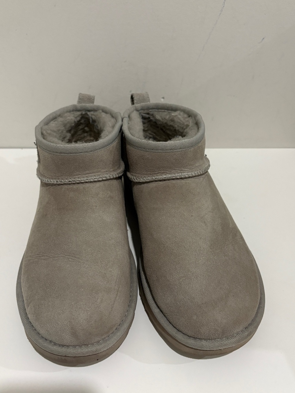 Ugg grey taupe short classic boots sz 7 preloved